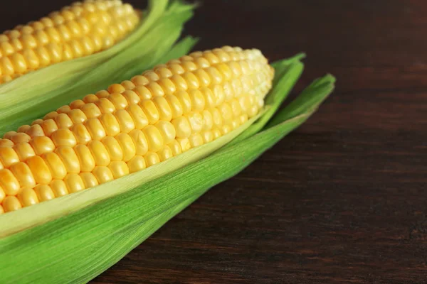 Frischer Mais auf Kolben — Stockfoto