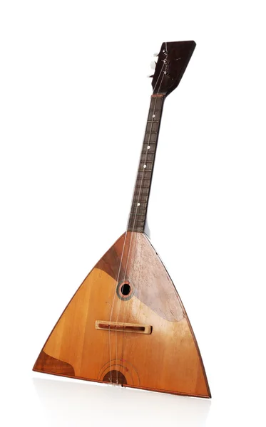 Instrument de musique folklorique balalaika isolé sur blanc — Photo