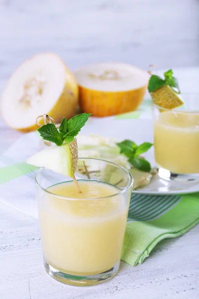 Glasses of melon cocktail on white wooden background — Stock Photo, Image