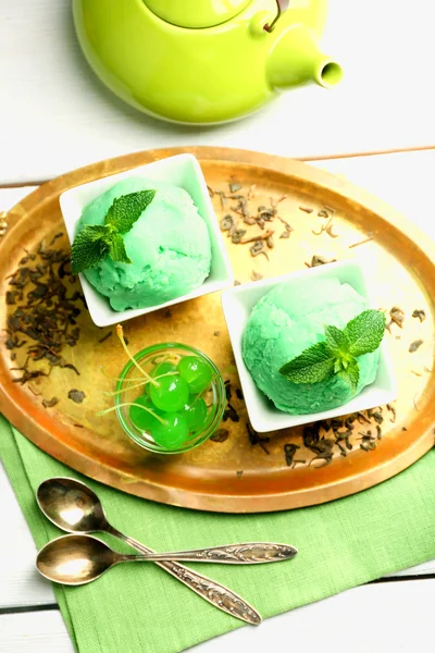 Homemade green tea ice-cream on light wooden background — Stock Photo, Image