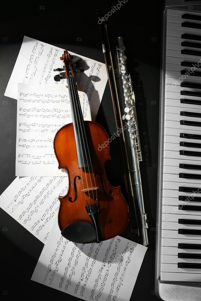 Musical instruments with music notes 
