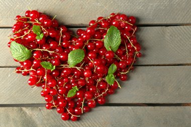 Olgun kırmızı frenk üzümü