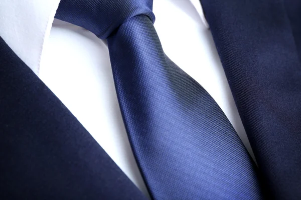 Мужская куртка с рубашкой и галстуком — стоковое фото
