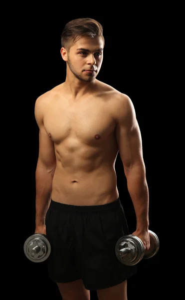 Muscolo giovane uomo in possesso di manubri — Foto Stock