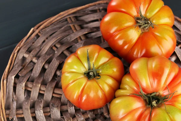 Tomates vertes sur la table close up — Photo