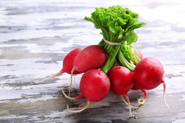 Bunch of radishes on wooden background — Stock Photo, Image