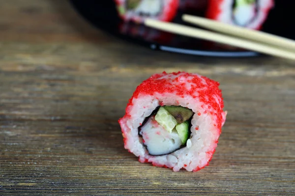 Rouleaux avec bâtons sur table en bois fermer — Photo