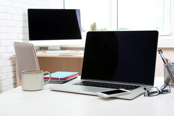 Workplace with computer in office — Stock Photo, Image