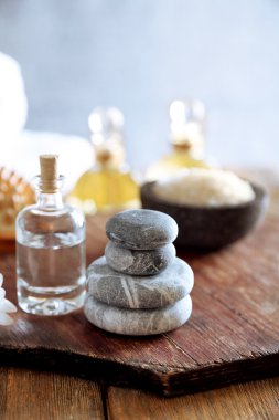 Tablo renkli arka plan üzerinde kaplıca tedavisi bileşimi