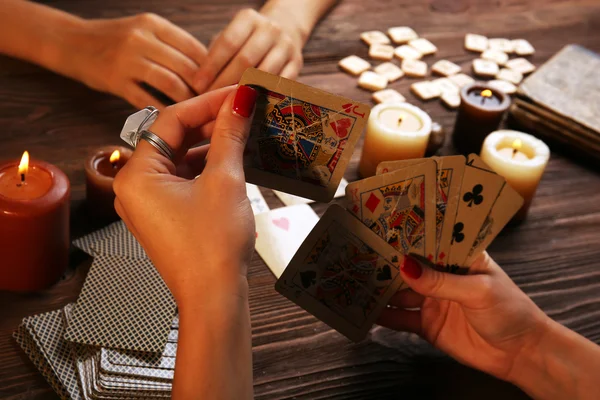 Cadı - fortune teller okuma servet yakın çekim — Stok fotoğraf