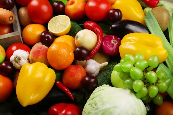 新鮮な果物や野菜のヒープをクローズ アップ — ストック写真