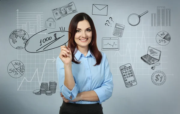 Mujer de negocios pensando en sus planes — Foto de Stock