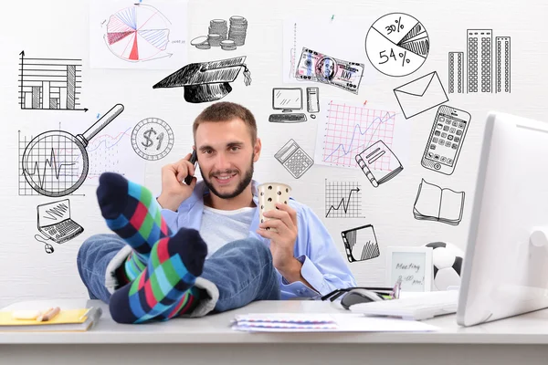 Hombre de negocios pensando en él planes —  Fotos de Stock