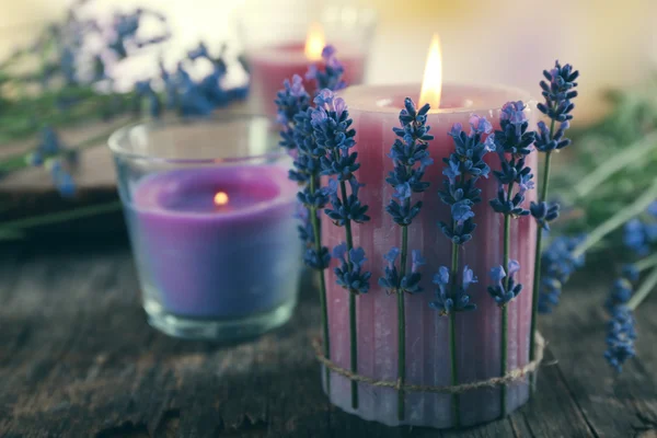 Bougies aux fleurs de lavande — Photo