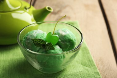 Ev yapımı yeşil çay dondurma