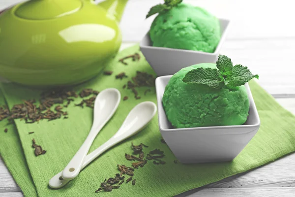 Crème glacée maison au thé vert — Photo