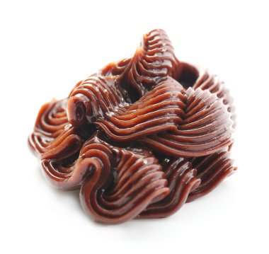 Beyaz izole lezzetli çikolatalı krem