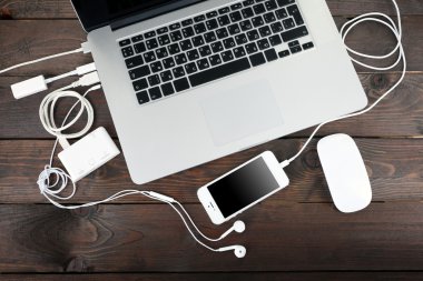 Bilgisayar çevre birimleri ve dizüstü bilgisayar aksesuarları