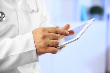 Doktor ile dijital tablet