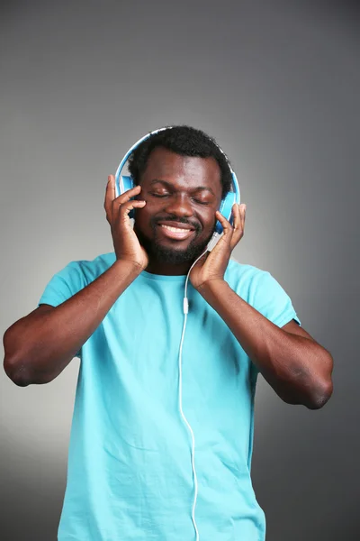 African American man with headphones — Stock Photo, Image