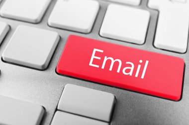 E-posta klavye düğmesini