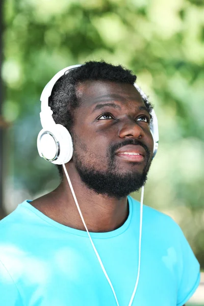 African American man listening music — Stock Photo, Image