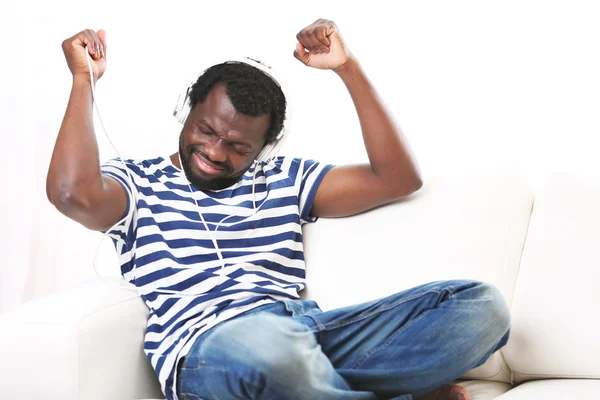 African American man with headphones — Stock Photo, Image