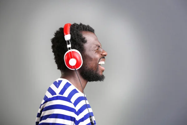 African American man with headphones — Stock Photo, Image