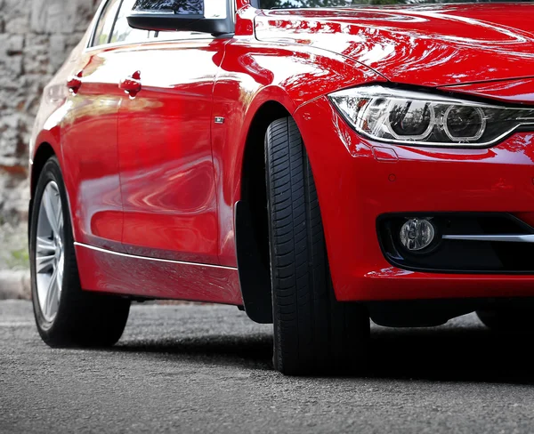 Voiture rouge, à l'extérieur — Photo