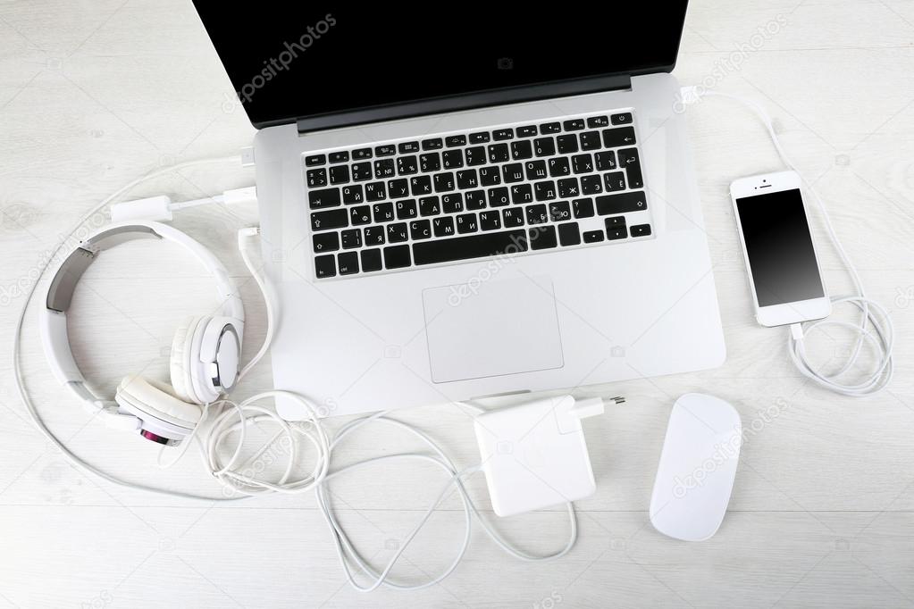 autobiografie Aanklager kans Computer peripherals and laptop accessories Stock Photo by ©belchonock  82656620
