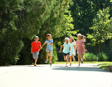 mutlu çocuklar aktif 