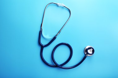 Mavi arkaplanda steteskop