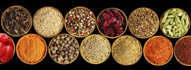 kase içinde farklı baharatlar