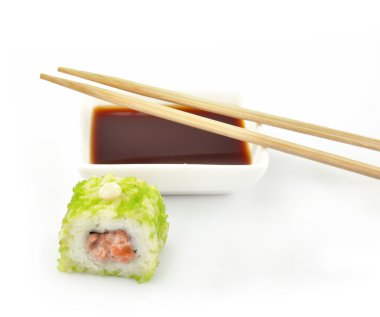 Sos ve üzerinde beyaz izole ahşap sopa ile rulo