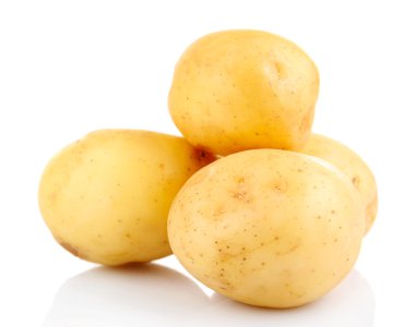 Genç patates üzerine beyaz izole