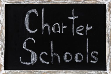 Charter okulları kara tahta yazılı