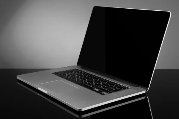 Offener moderner Laptop — Stockfoto