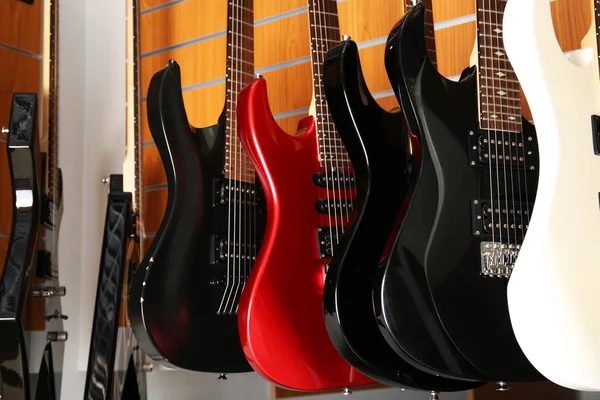 Guitarras en Music Store —  Fotos de Stock