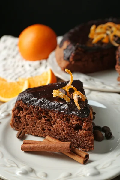 Ciasto z polewą czekoladową i pomarańczowy — Zdjęcie stockowe