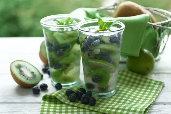 Kiwi und Blaubeercocktails — Stockfoto