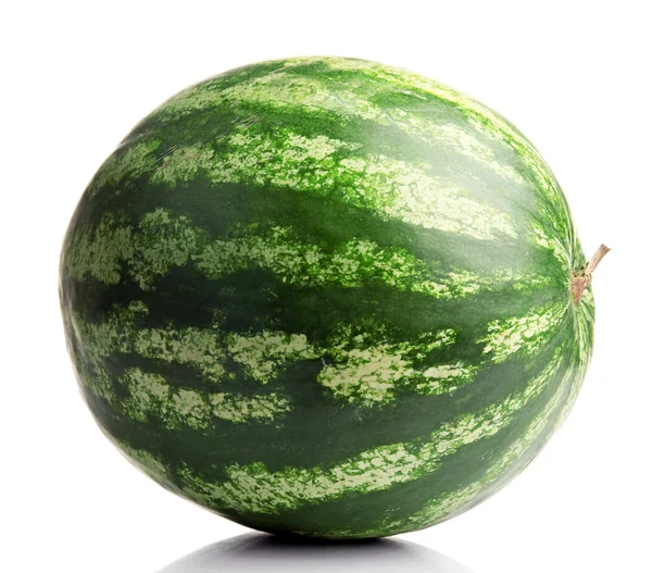 Zralý pruhovaný meloun izolovaný na bílém — Stock fotografie