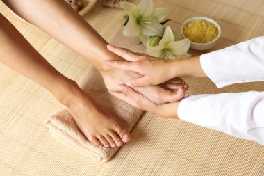 Masör yapım ayak masaj spa salonda