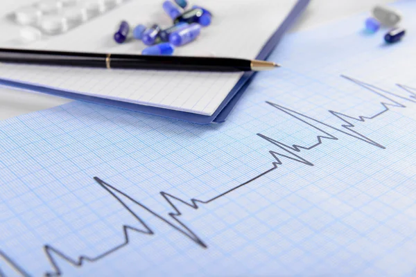 Stethoscope on cardiogram  sheet, closeup — Stock Photo, Image