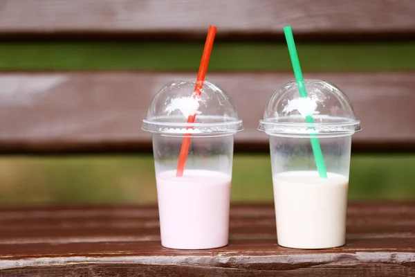 Plastic bekers van milkshake — Stockfoto