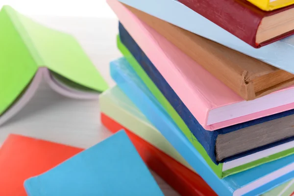 Bücherhaufen zum Anfassen — Stockfoto