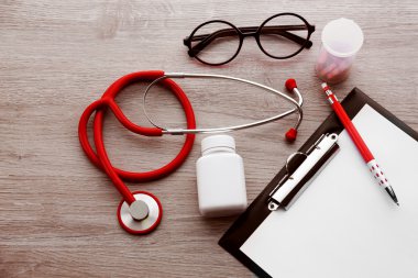 Pano ve hapları ile sağlık stetoskop