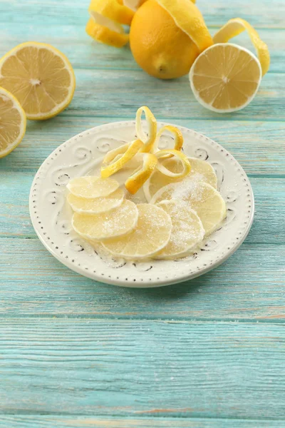 Ripe lemons on wooden table close up — Stock Photo, Image