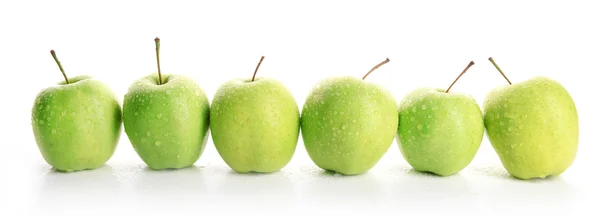Dojrzałe jabłka zielone na białym tle — Zdjęcie stockowe