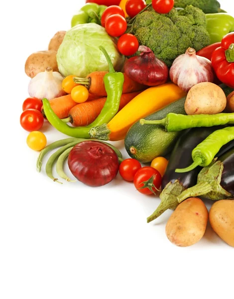 Montón de verduras frescas aisladas en blanco —  Fotos de Stock