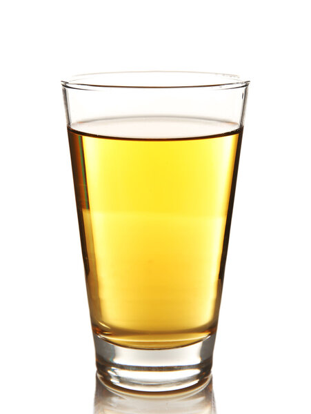 Стакан виноградного сока, изолированного на белом
